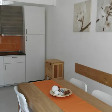 Vittoria Apartahotel 2*
